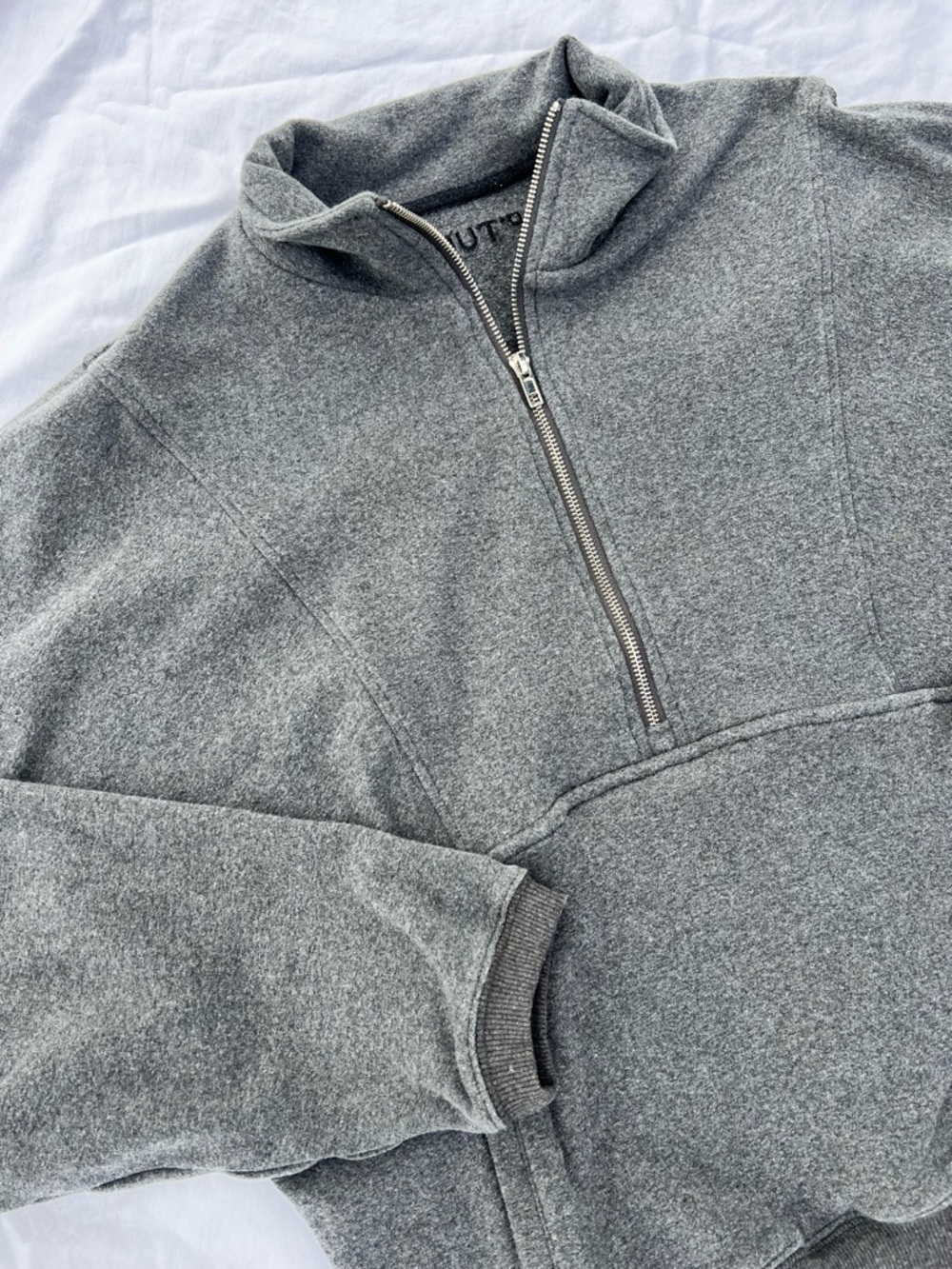 P'tula Men's Charcoal Crewneck Sweater